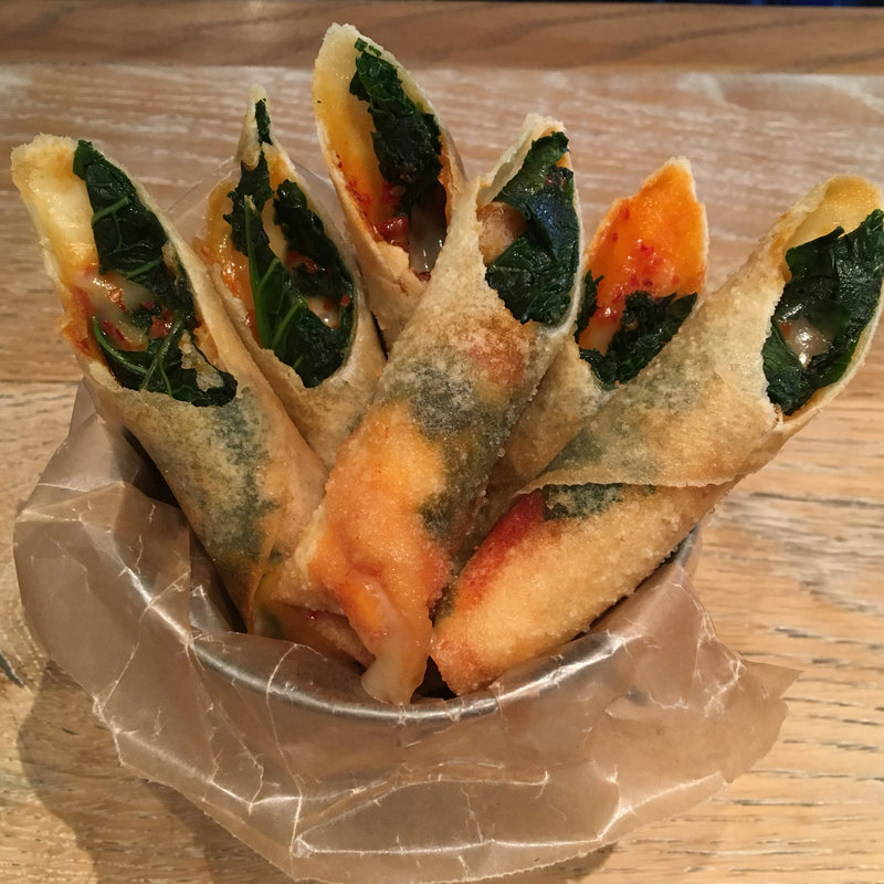 ケールとモントレジャックの揚げ春巻き(アロハテーブル　ナチュラル 広尾 （Aloha Table naturals）)