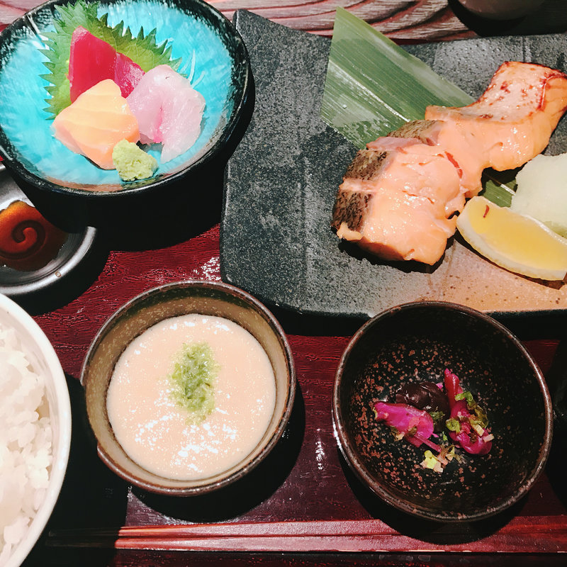 鮭の味噌幽庵炭火焼定食(御厨)