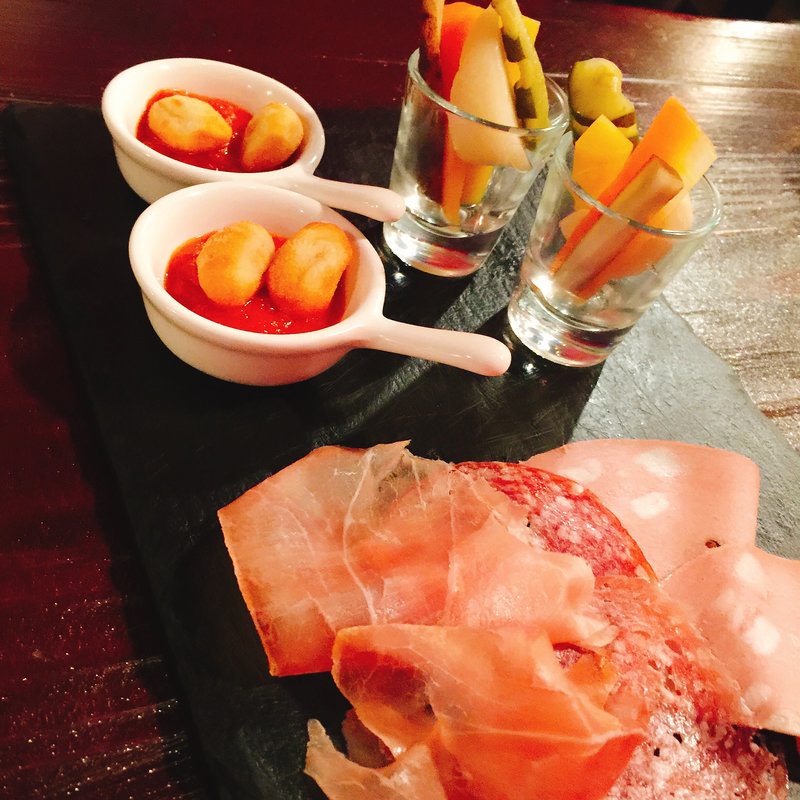 前菜の盛り合わせ(肉バルビストロ HUNDRED)