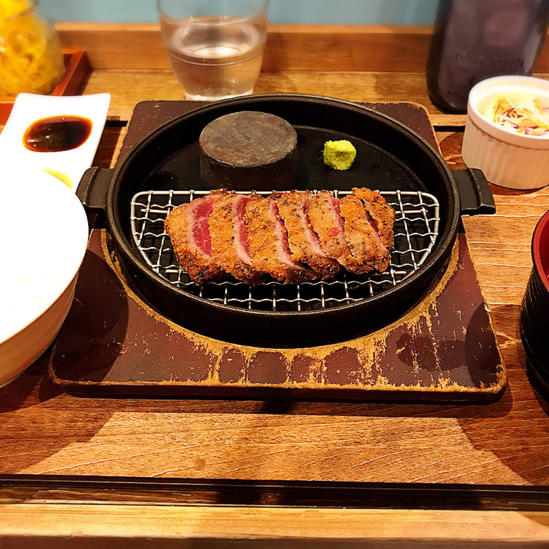 牛レアカツ定食(肉菜パーク ミートランド 〜肉嵐土〜)