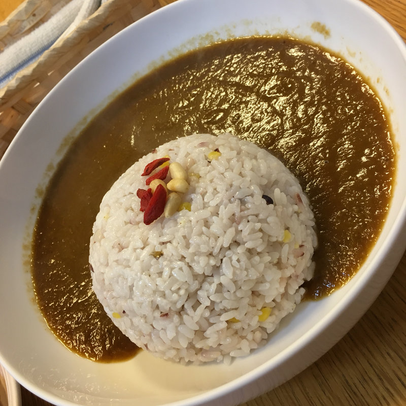 薬膳カレー（ソイミート付甘口辛口ビーガン）(ハイナン焼きショーロンポー(小龍包))