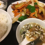 揚げ鶏肉と野菜の上海風炒め(中華料理 家宴 )