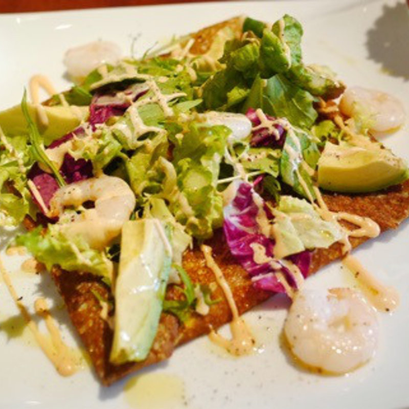 あつあつサーモンのベシャメルソースのガレットとえびとアボカドのサラダガレット(クラゲストア)