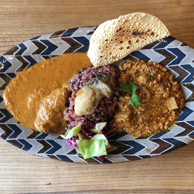 牡蠣カレー＆蓮根キーマカレー(森林食堂 （しんりんしょくどう）)