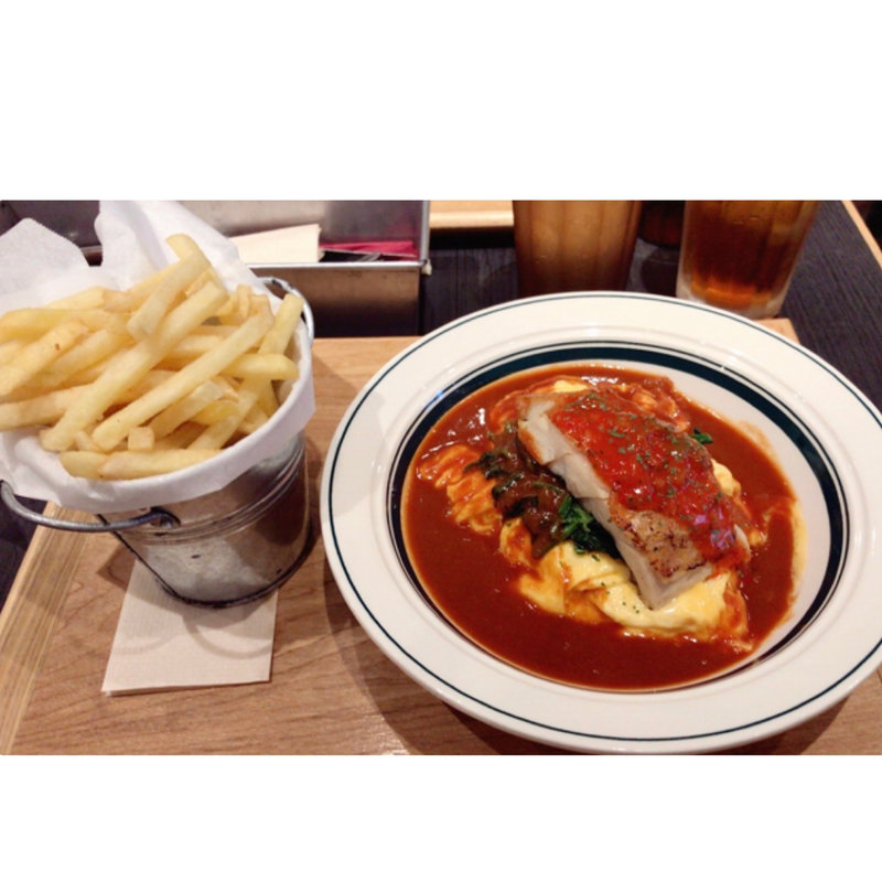 チキンとほうれん草のオムライス(WIRED CAFE ルミネエスト新宿店)