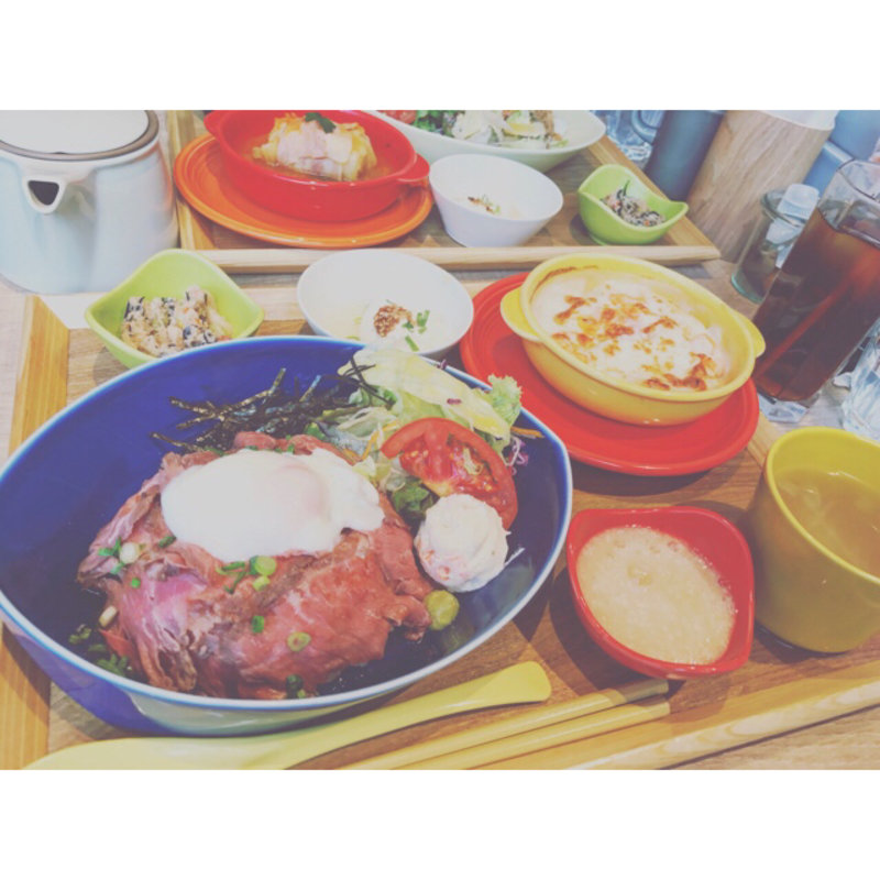 山芋とろとろローストビーフごはんと海老グラタン(和ごはんとカフェ chawan)