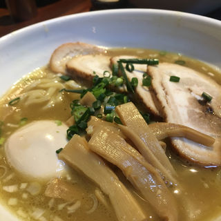 チャーシュー麺(パクチーパクチー)