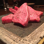 さぁ、肉だ！食べる人を幸せにする日本橋の焼肉！