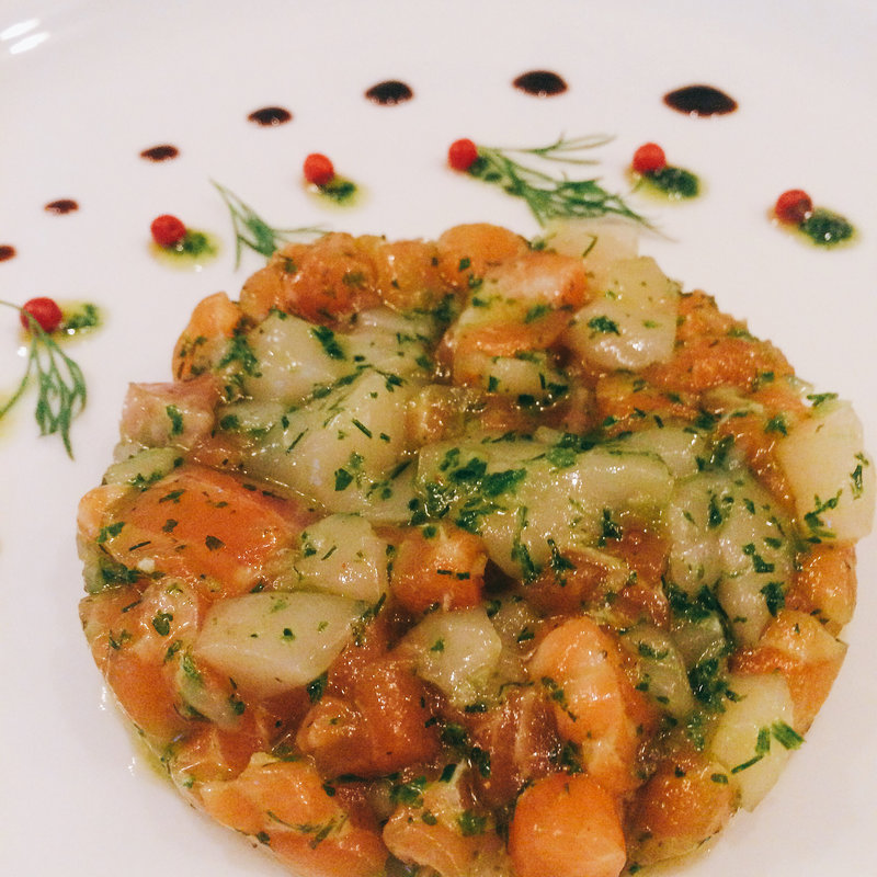 ホタテとサーモンのタルタルハーブソース(洋食kogame)