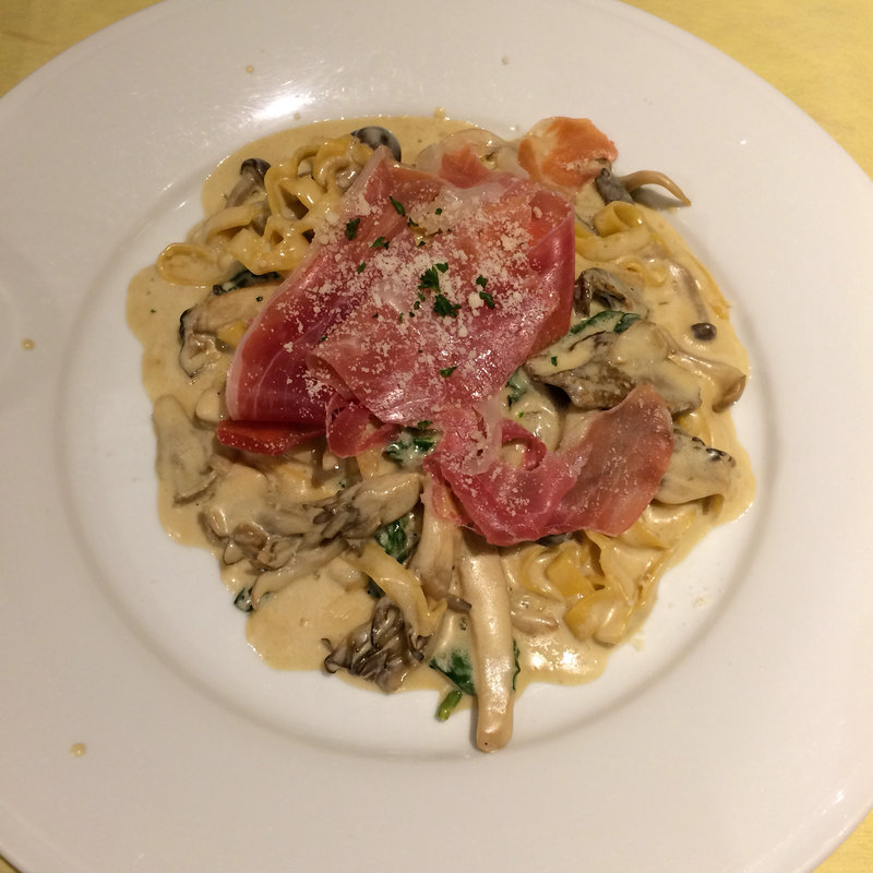 生ハムとキノコのポルチーニクリームパスタ(リストランテ アントン)