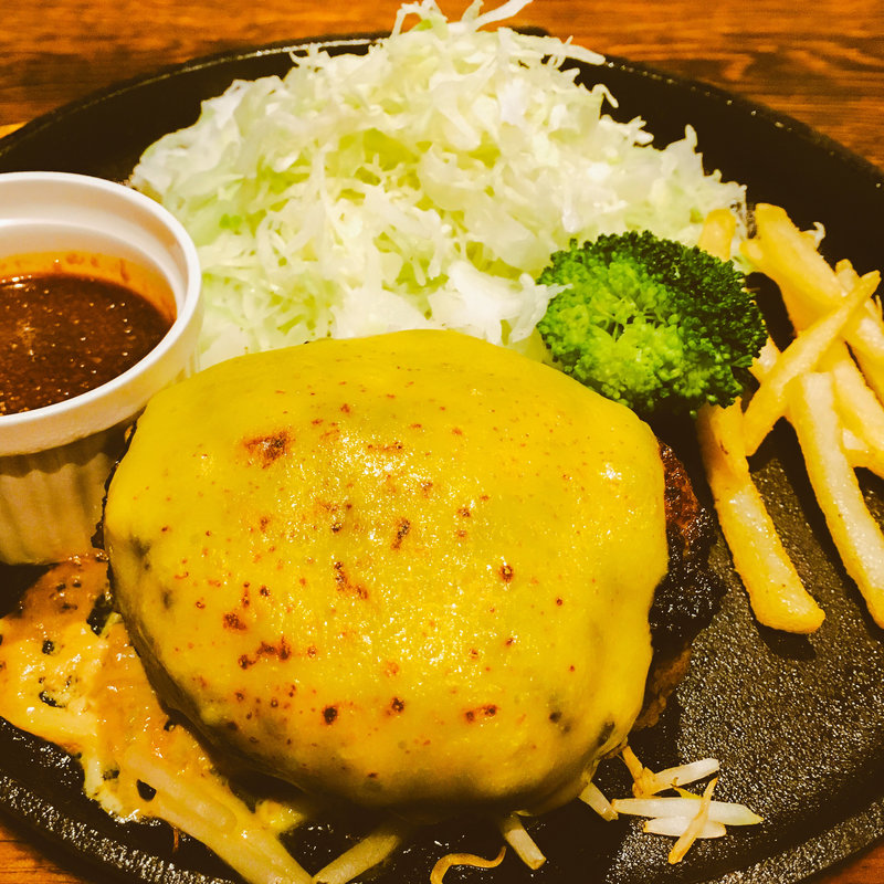 焼肉屋の朝挽きハンバーグ(和牛焼肉ブラックホール セントラルロード店)