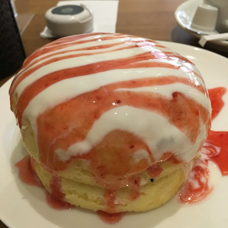 イチゴ&ヨーグルトソースのパンケーキ 紅茶セット(珈琲駅サンロードピオレ明石店)