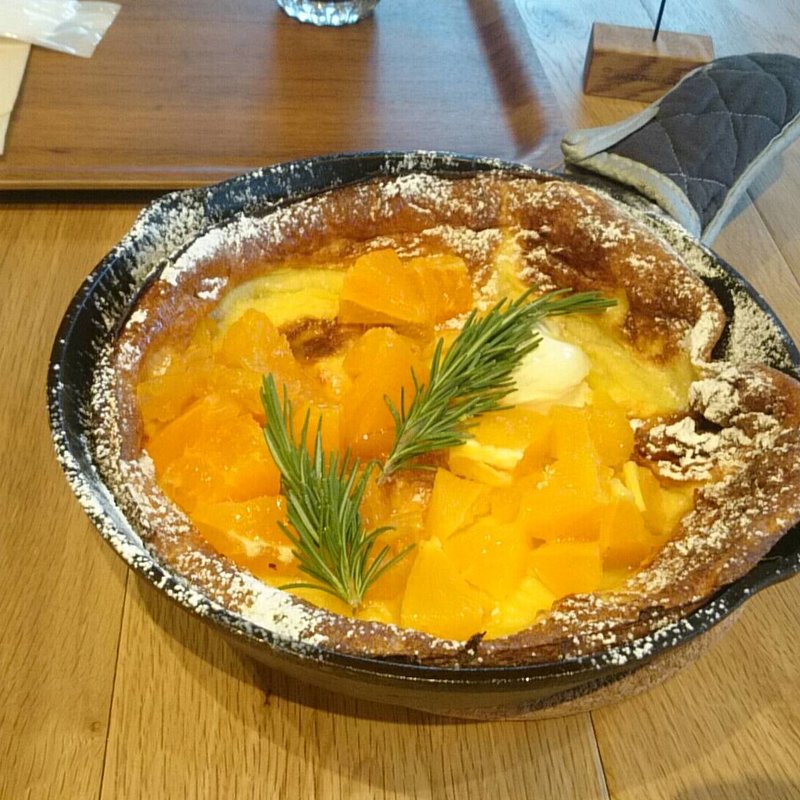 ごろごろ果実の蜂蜜パンケーキ(RAMO FRUTAS CAFE)