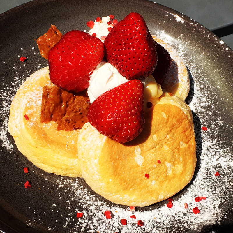奇跡のパンケーキあまおうミルフィーユ(FLIPPER'S 吉祥寺店)