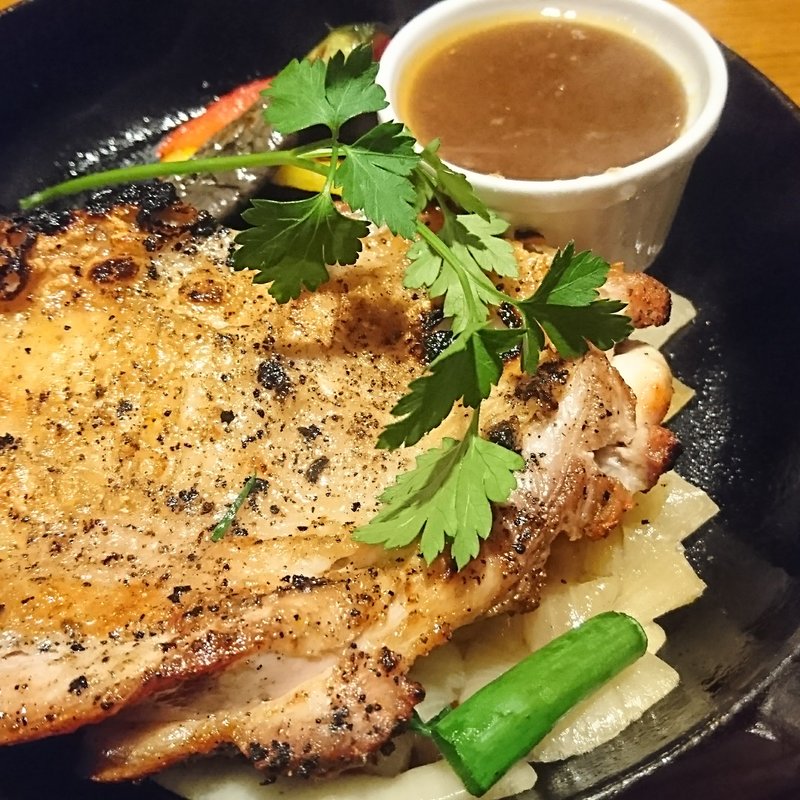 岩手県産 ジューシー鶏の石窯グリル(Boston's CAFE 石窯ダイニング)