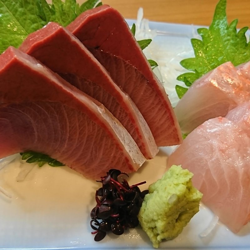 ぶり・金目鯛の刺身(居酒屋 山心)
