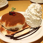 “コナ”ティラミスパンケーキ