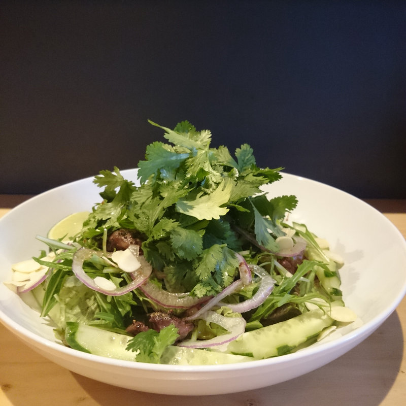 パクチーと砂肝のサラダ(肉バル ノダニク)