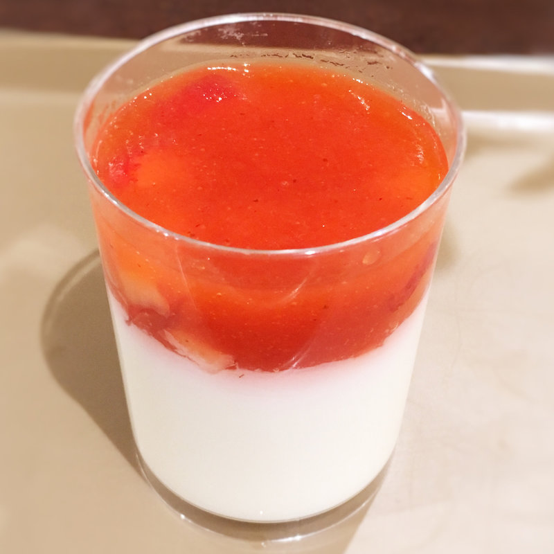 苺ミルクプリン(イタリアン・トマト カフェ 西新テングッドシティ店)