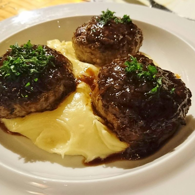 マカレルハンバーグとチーズ入りじゃが芋のピュレ“アリコ”(ル・コントワール・オクシタン)