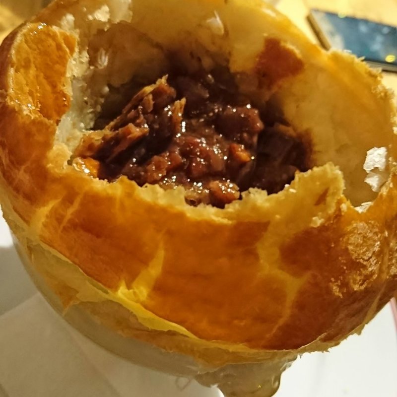 牛タンのラングドック赤ワイン煮のパイ包み焼き(ル・コントワール・オクシタン)