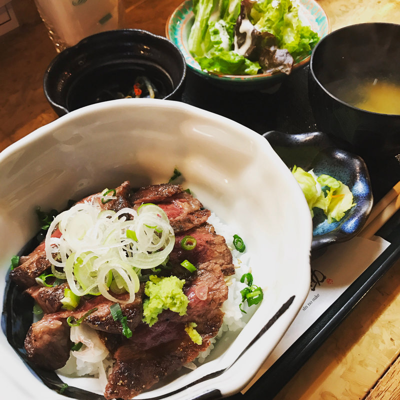 熟成牛ステーキ丼定食(信之助)