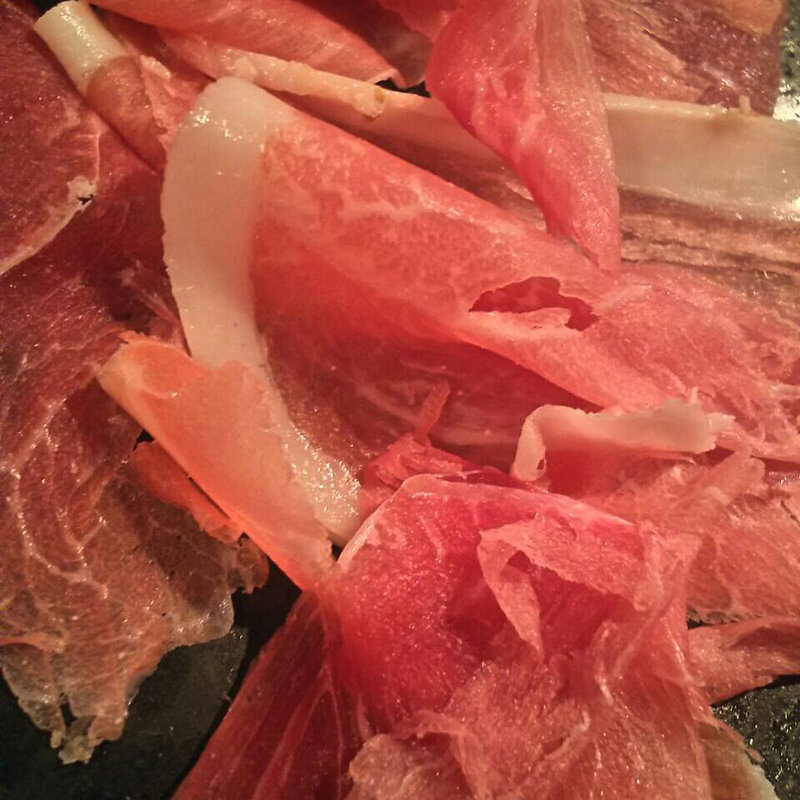 生ハムと自家製グリッシーニ(ATELIER BEC)