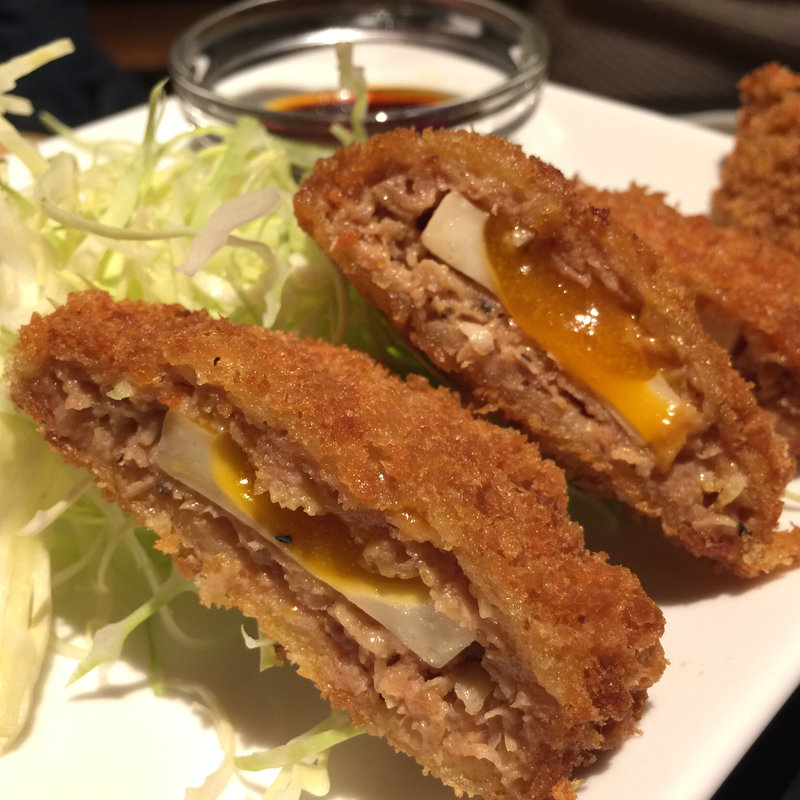 半熟卵入りメンチカツ(焼肉もつ福（旧：もつ福・赤坂店）)