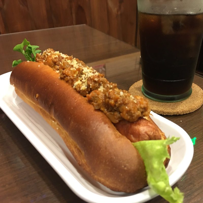 ホットドッグとドリンクのセット(マモールデン)