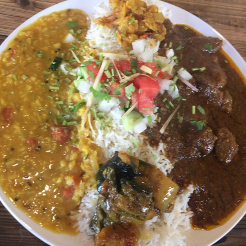 骨なしマトンマサラとベジタリアンターリーのあいがけ(ガネーシュ m 北浜店 （ガネーシュ エム）)