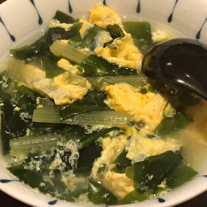 フキとワカメの卵とじ(和彩酒処 伊織)