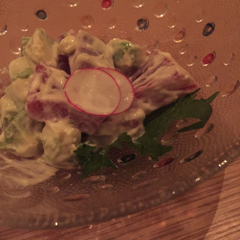 鮪とアボカドのわさびマヨネーズ(小割烹おはし ゑびすりびんぐ （えびすりびんぐ）)