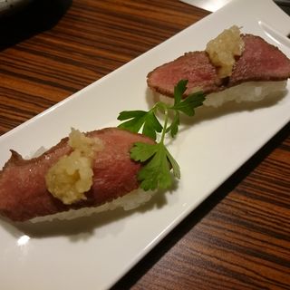炙り牛タン握り 2貫(焼肉 平城苑 松戸店)