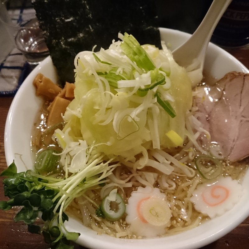 旨塩ラーメン ＋ トッピング野菜盛(本八幡らーめん 輝宗)