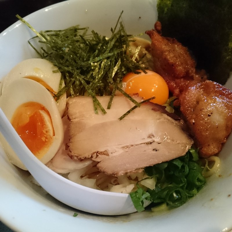 特製 焦がしニンニクまぜそば (極上煮干し鶏そば やまだ邸)