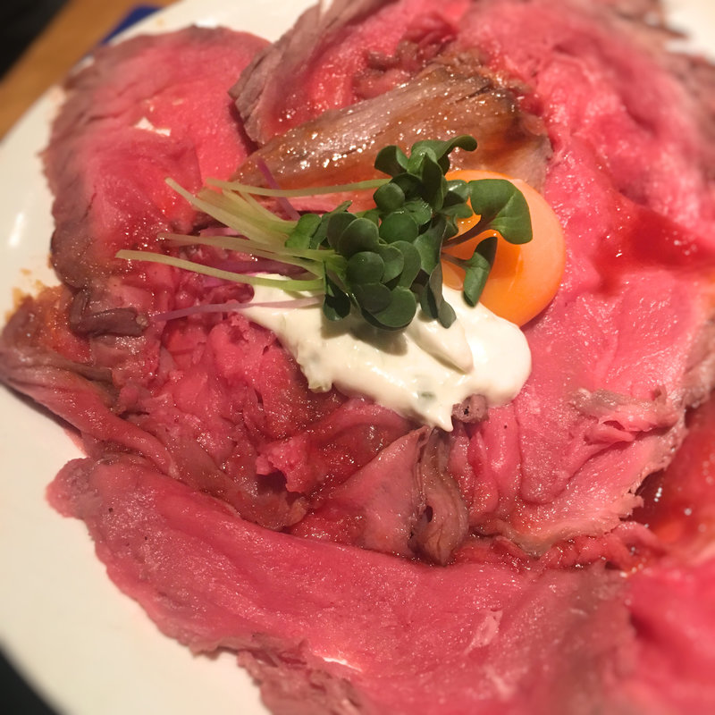 ローストビーフ丼(八重洲ワイン倶楽部)