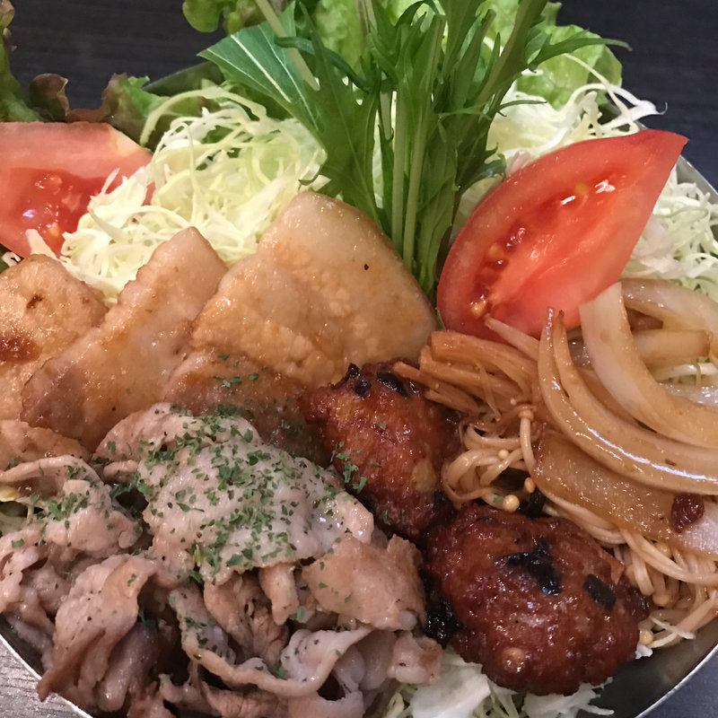 銀呈サラダBOWL(豚料理専門店 銀呈)