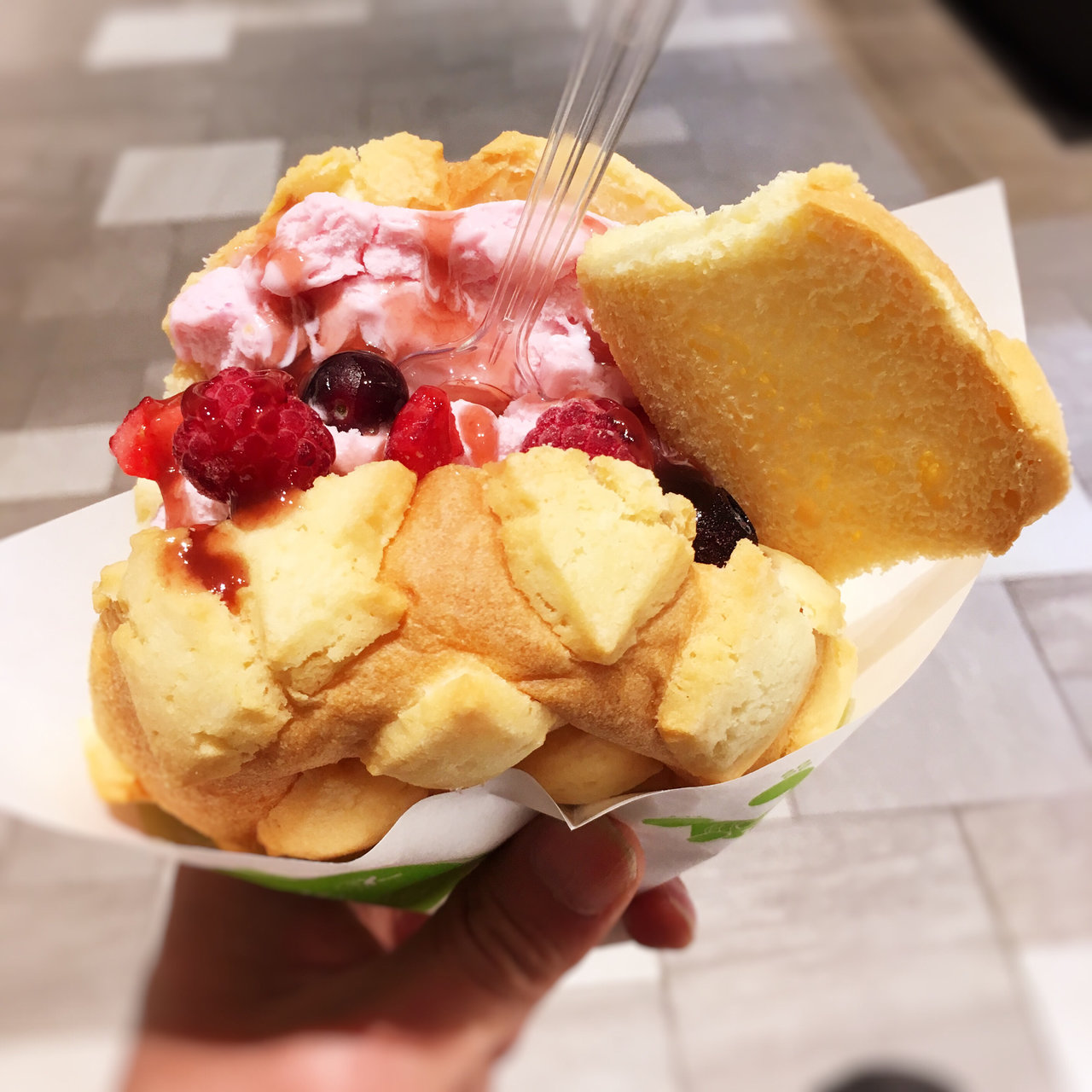 Mixベリーメロンパンアイス(世界で2番めにおいしい焼きたてメロンパンアイス 博多マルイ店)の口コミ一覧 おいしい！が増えるグルメアプリ