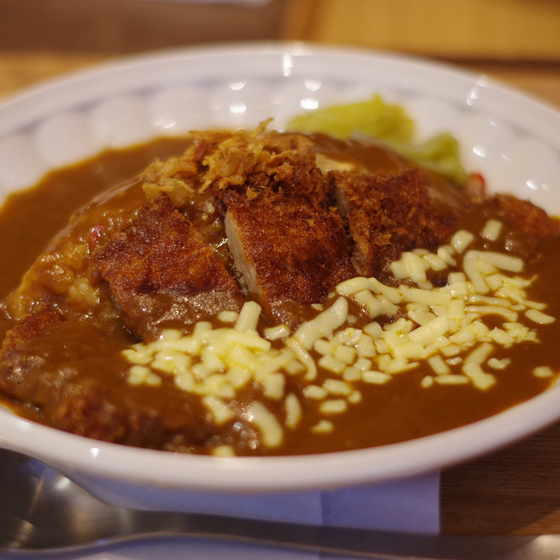淡路島カレー わらじトンカツ+チーズ(カフェサンタマリア 和み)