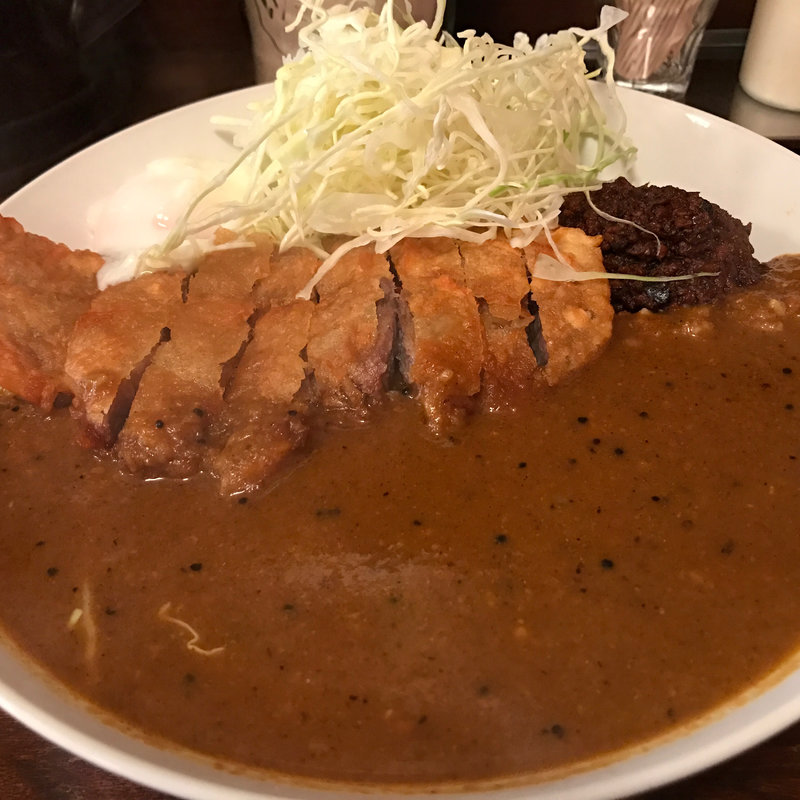 カツカレー(トッピング→シビ辛肉味噌 半熟玉子)小盛り(カレーとワイン ポール （curry et les vins PAUL）)