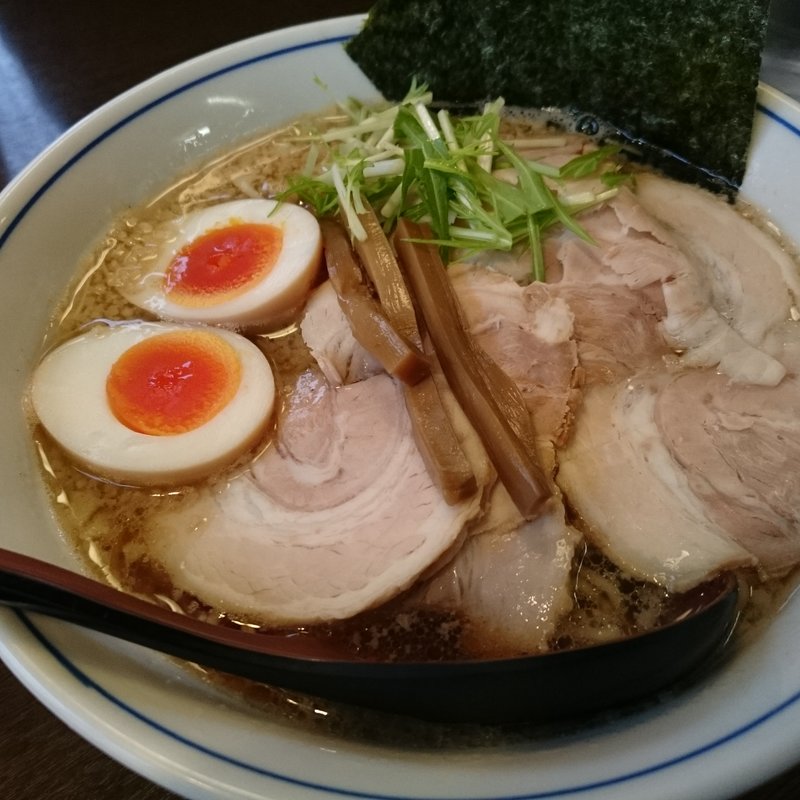 特製煮干し 醤油らーめん ・ こってり （ 中盛り ・ 細麺 ）(一芯)