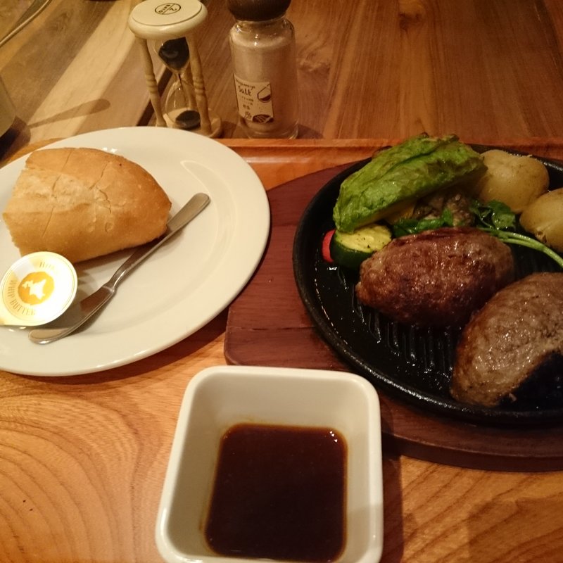 プレミアム ハンバーグステーキ 　レギュラーセット （180g） ・ パン ＋ 焼きアボカド(いしがまやハンバーグ セブンパークアリオ柏)