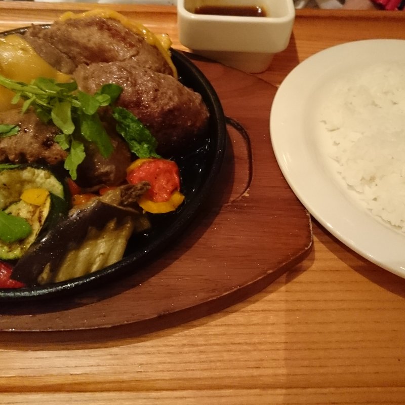 プレミアム ハンバーグステーキ 　ダブルレギュラーセット （360g） ・ ライス ＋ チーズ(いしがまやハンバーグ セブンパークアリオ柏)