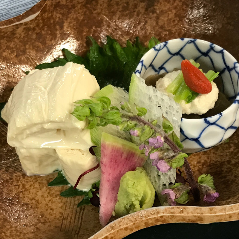 湯葉の長芋巻き 青大豆煮と平茸(阪口楼)