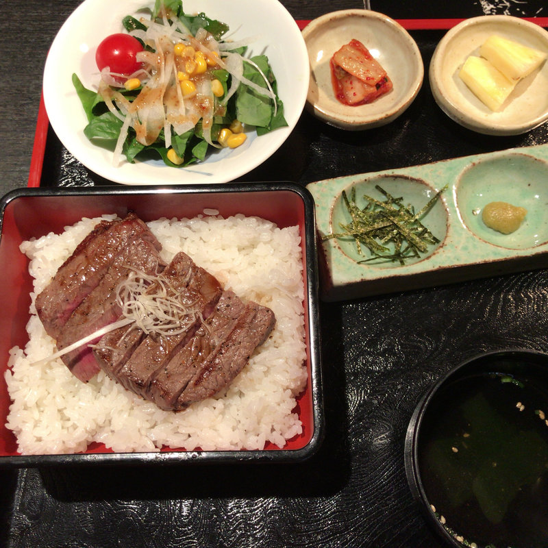 極ランプステーキ重(焼肉・すきしゃぶ おんどる永犬丸店)