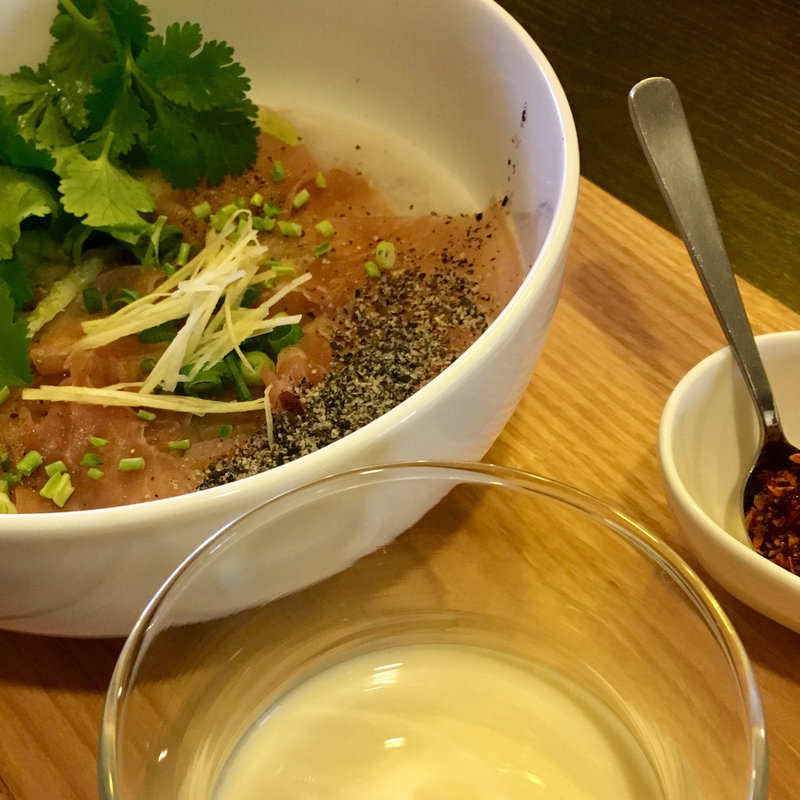 生ハムとパクチーの豆乳粥(テディアンドダディ )