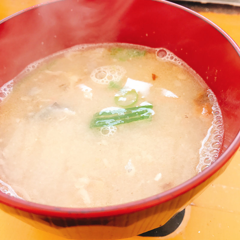 味噌汁 魚のあら(牡蠣小屋大黒丸)