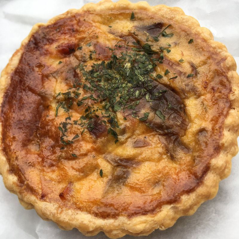 ホールキッシュ：直径9センチ　ハムベーコン(モンマスティー)