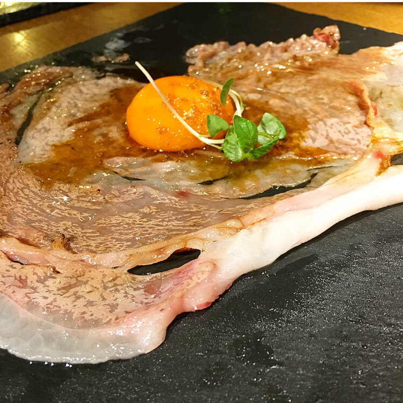 ユッケ(炭火とワイン 京都駅前店)