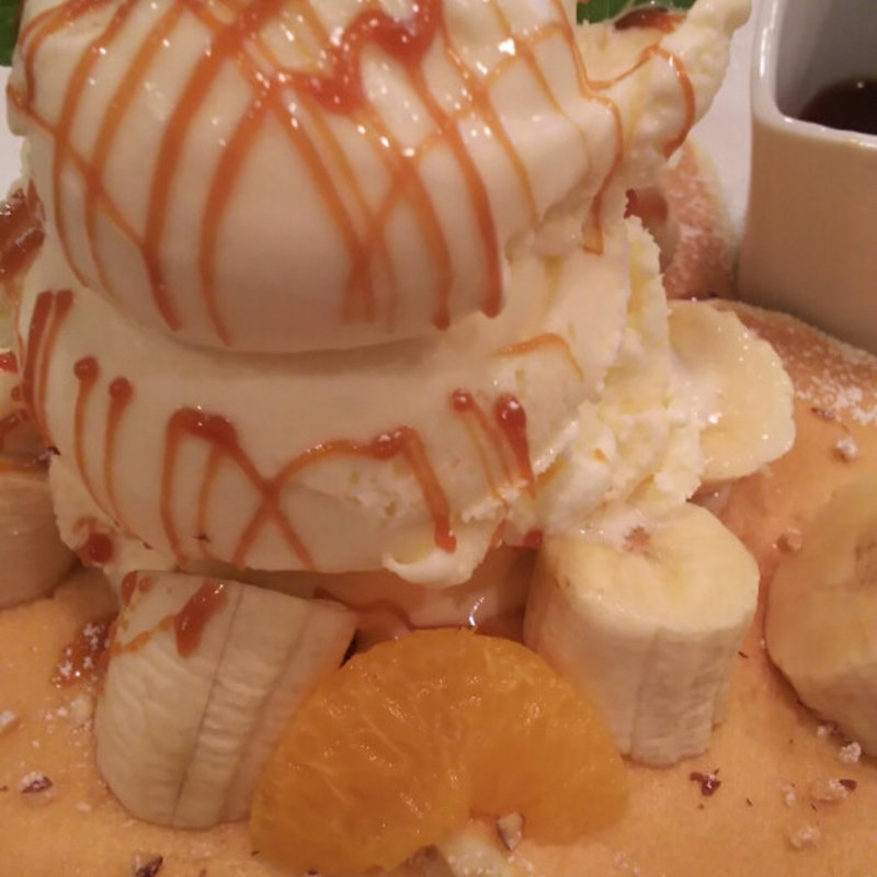 塩キャラメルとナッツのバナナパンケーキ(パンケーキママカフェ VoiVoi （ヴォイヴォイ）)